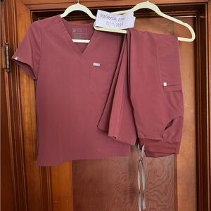 Figs Dark Cherry scrub set